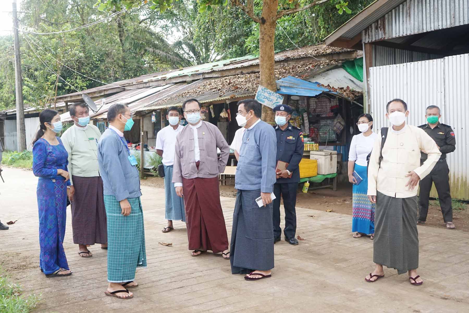 တနင်္သာရီတိုင်းဒေသကြီးအစိုးရအဖွဲ့ဝန်ကြီးချုပ်ဦးမြတ်ကို ထားဝယ်ပြည်သူ့ဆေးရုံကြီးရှိအောက်ဆီဂျင်ထုတ်စက်နှင့် ကုသဆောင်များအားကြည့်ရှု့စစ်ဆေး
