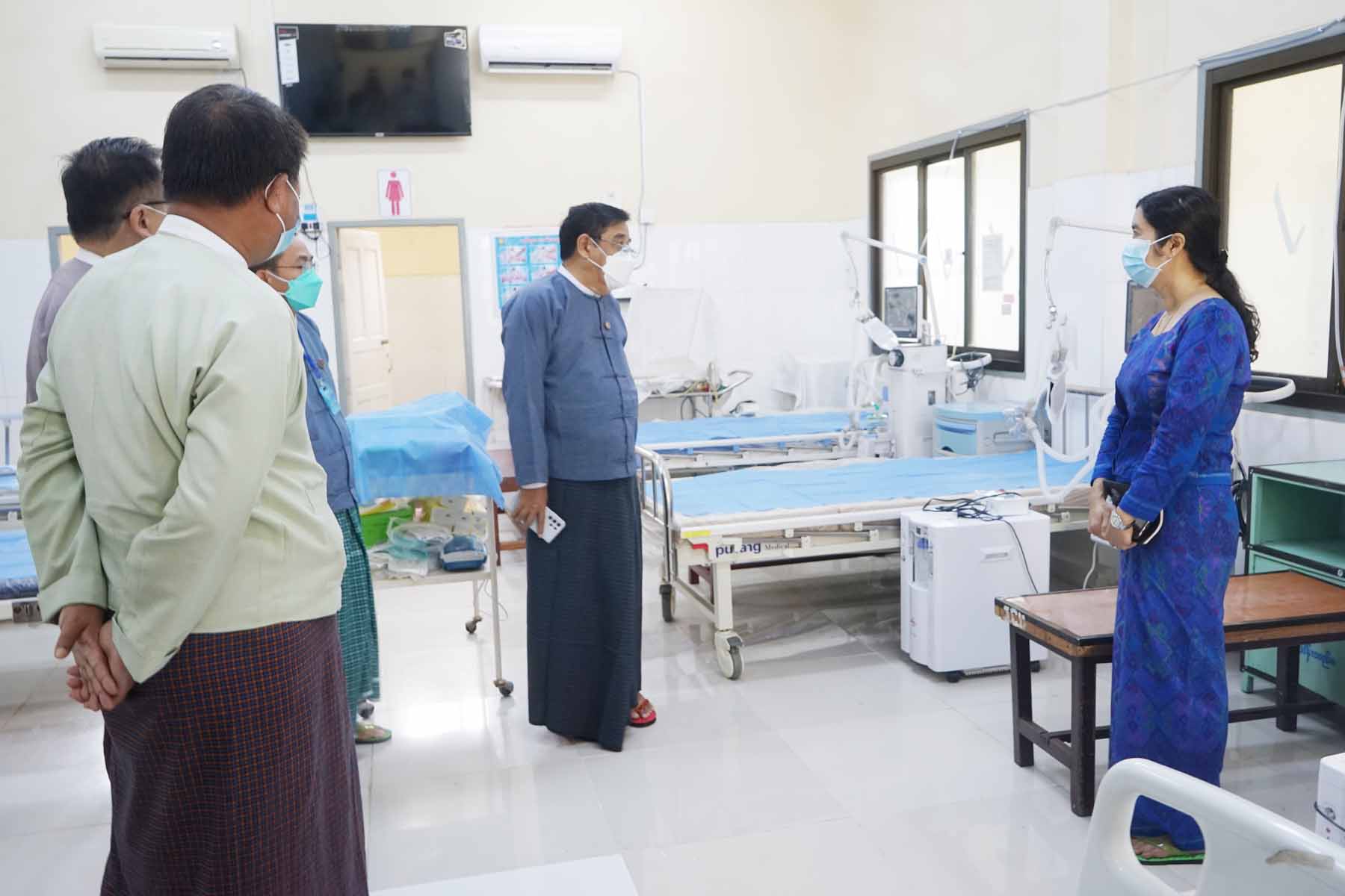 တနင်္သာရီတိုင်းဒေသကြီးအစိုးရအဖွဲ့ဝန်ကြီးချုပ်ဦးမြတ်ကို ထားဝယ်ပြည်သူ့ဆေးရုံကြီးရှိအောက်ဆီဂျင်ထုတ်စက်နှင့် ကုသဆောင်များအားကြည့်ရှု့စစ်ဆေး
