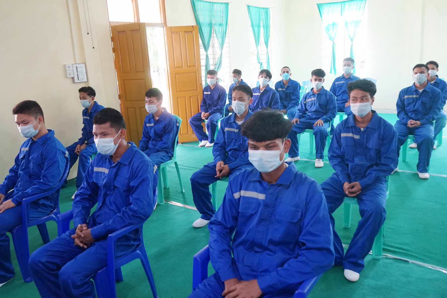 ထားဝယ်မြို့၌လျှပ်စစ် ၊ ဂဟေ၊မော်တော်ယာဉ်စက်ပြင်နှင့်လက်ကိုင်ဖုန်းပြင်သင်တန်းအမှတ်စဉ်(၁၂/၂၀၂၁)သင်တန်း ဆင်းပွဲအခမ်းအနားသို့တိုင်းဒေသကြီးအစိုးရအဖွဲ့ဝန်ကြီးချုပ်ဦးမြတ်ကိုတက်ရောက်