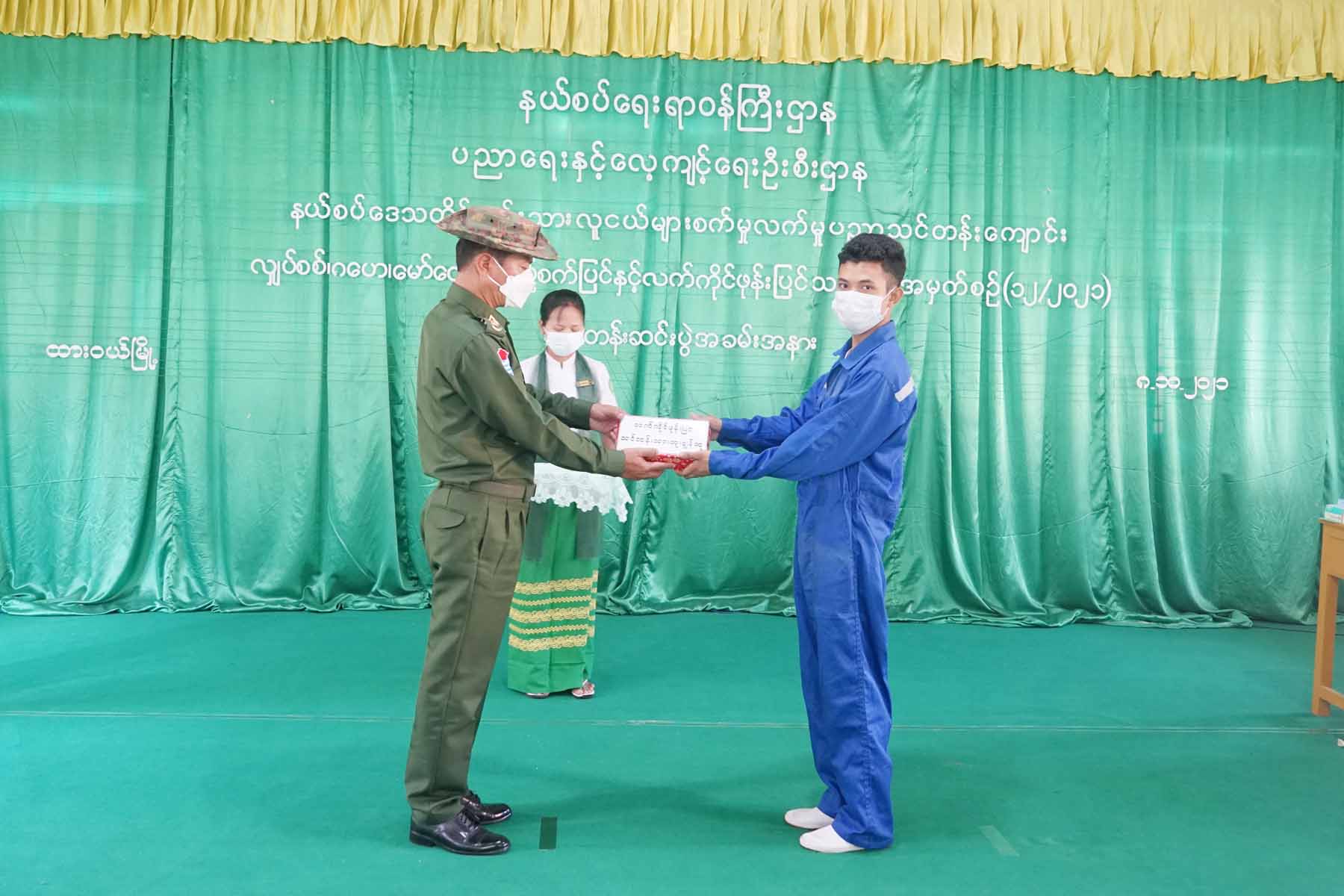 ထားဝယ်မြို့၌လျှပ်စစ် ၊ ဂဟေ၊မော်တော်ယာဉ်စက်ပြင်နှင့်လက်ကိုင်ဖုန်းပြင်သင်တန်းအမှတ်စဉ်(၁၂/၂၀၂၁)သင်တန်း ဆင်းပွဲအခမ်းအနားသို့တိုင်းဒေသကြီးအစိုးရအဖွဲ့ဝန်ကြီးချုပ်ဦးမြတ်ကိုတက်ရောက်