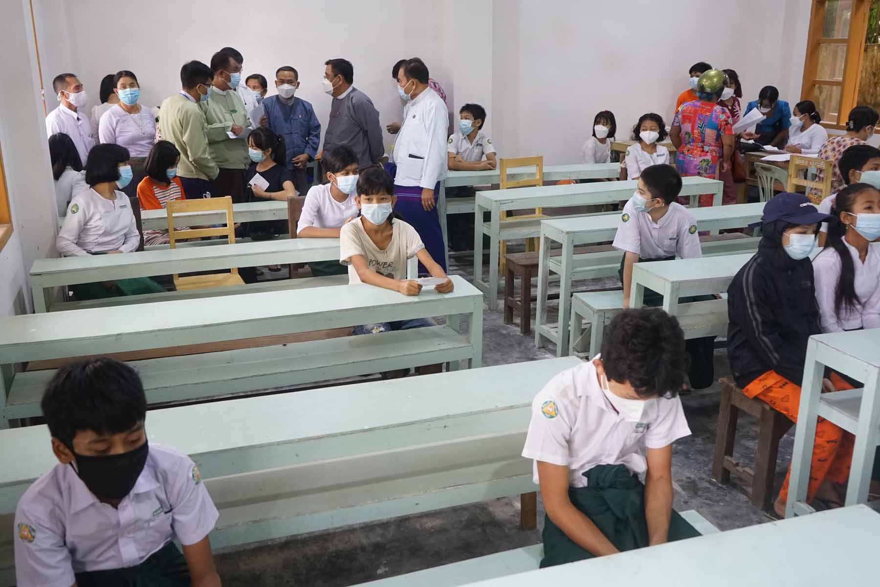 ထားဝယ်မြို့တွင် အသက်(၁၂)နှစ်အထက် ကျောင်းသားကျောင်းသူများအား  ကိုဗစ်-၁၉ရောဂါကာကွယ်ဆေးထိုးနှံပေး နေမှုအားတိုင်းဒေသကြီးအစိုးရအဖွဲ့ဝန်ကြီးချုပ်ဦးမြတ်ကို ကြည်ရှု့အားပေး
