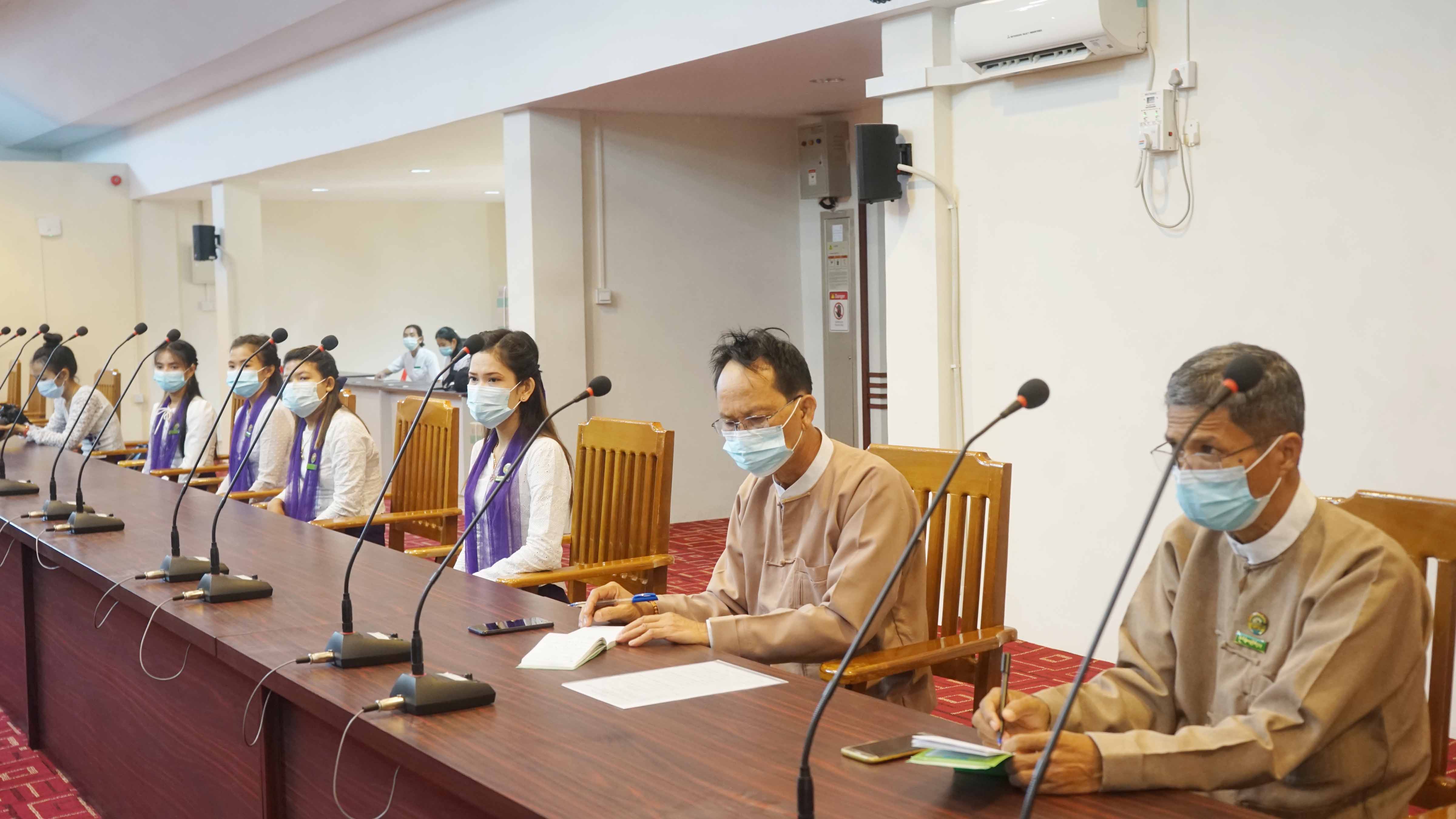 တနင်္သာရီတိုင်းဒေသကြီးအစိုးရအဖွဲ့ဝန်ကြီးချုပ်ဦးမြတ်ကို သဘာဝဘေးကြောင့်မိုးစပါးထိခိုက်ပျက်စီးပြန်စိုက်ဧကအပေါ်ယူရီးယားမြေသြဇာထောက်ပံ့ပေးအပ်ခြင်း အခမ်းအနားသို့တက်ရောက်
