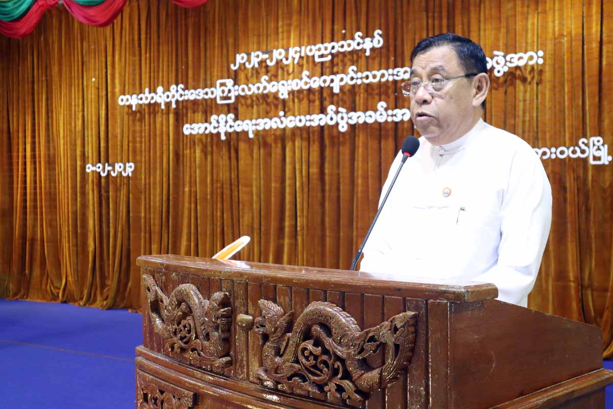 တနင်္သာရီတိုင်းဒေသကြီးဝန်ကြီးချုပ်ဦးမြတ်ကို လက်ရွေးစင်ကျောင်းသားအားကစားအဖွဲ့အား အောင်နိုင်ရေးအလံပေးအပ်ပွဲ အခမ်းအနားသို့တက်ရောက်
